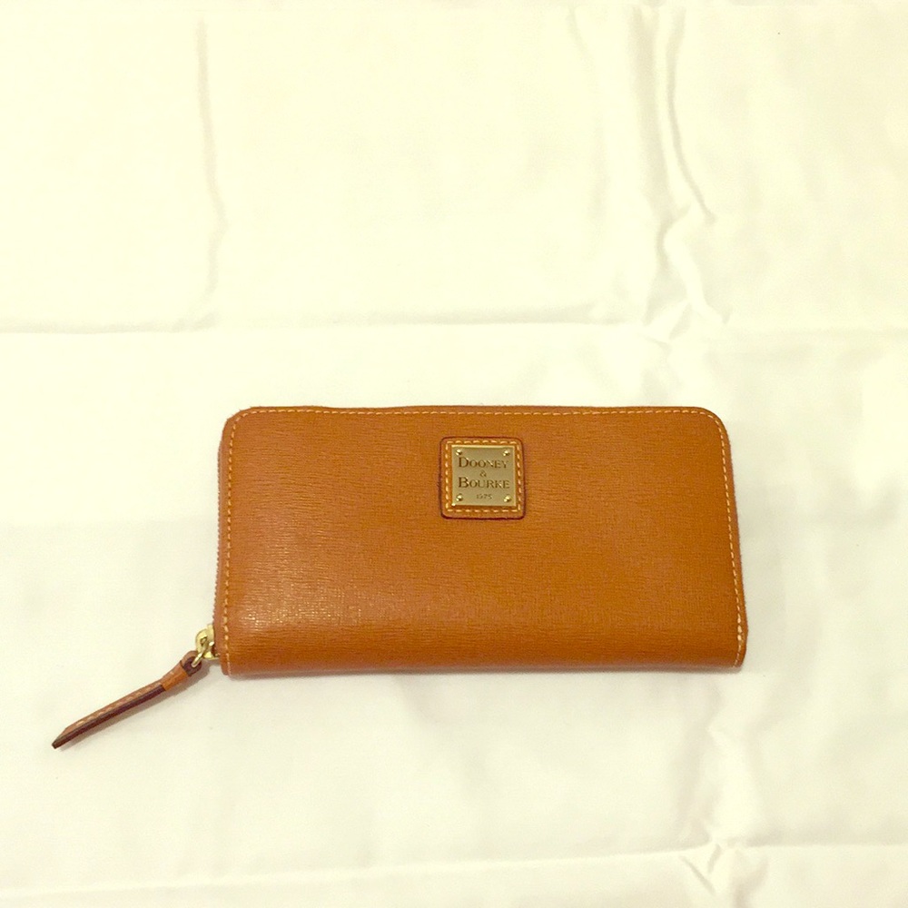 NWT Dooney & Bourke Tan Zip Around Leather Wallet